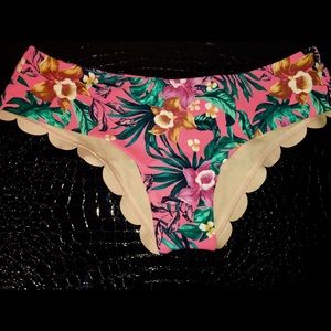 Floral scalloped bikini bottom
